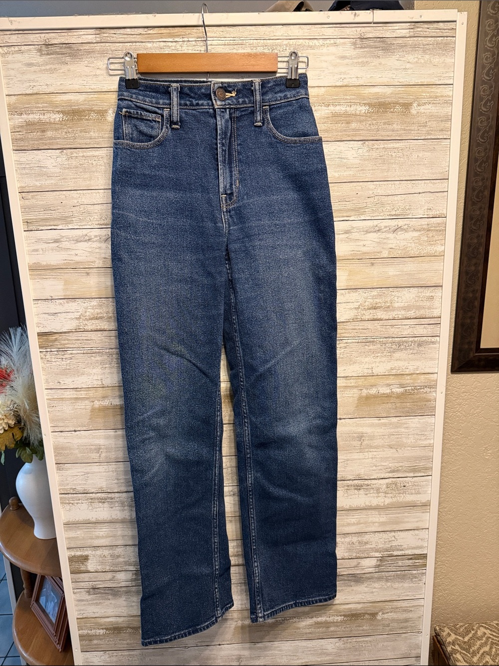 Hollister High-Rise Straight Jeans in Dark Wash Blue